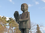 シベリア抑留平和記念像「ひまわり」